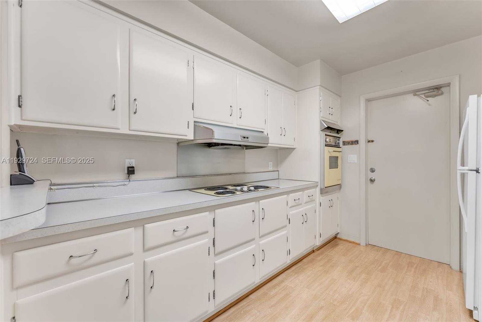 Small Image of 8345 SOUTH WEST 98TH ST, Miami Number 9