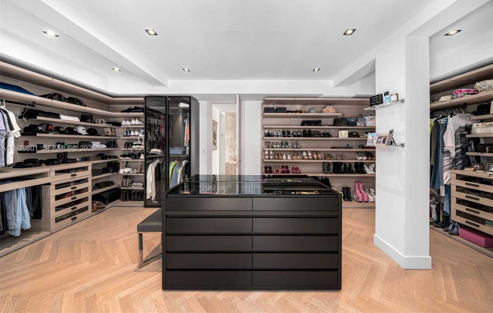 Small Image of 1995 NORTH EAST 118TH RD, North Miami Number 27