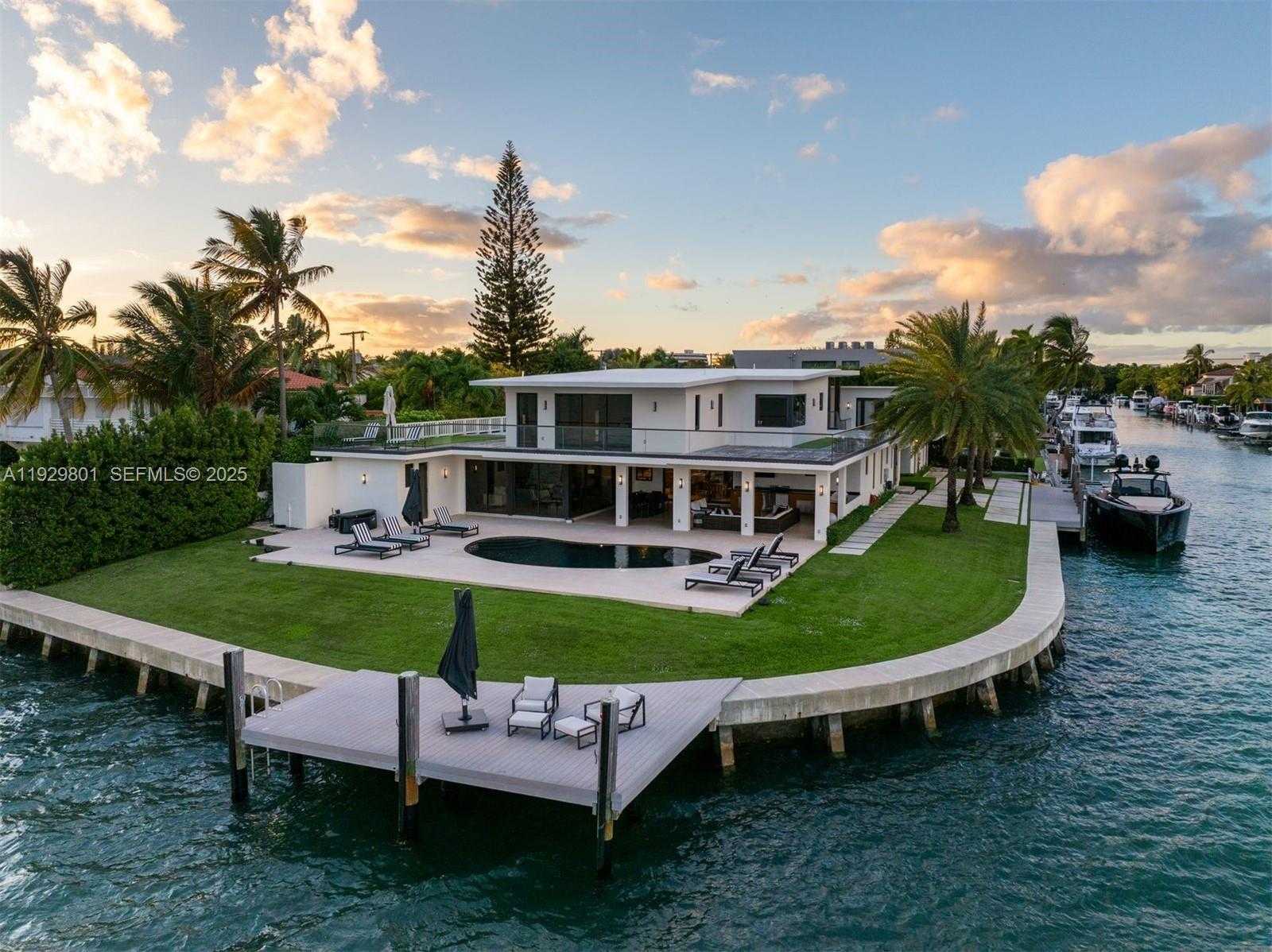 Small Image of 1995 NORTH EAST 118TH RD, North Miami Number 37