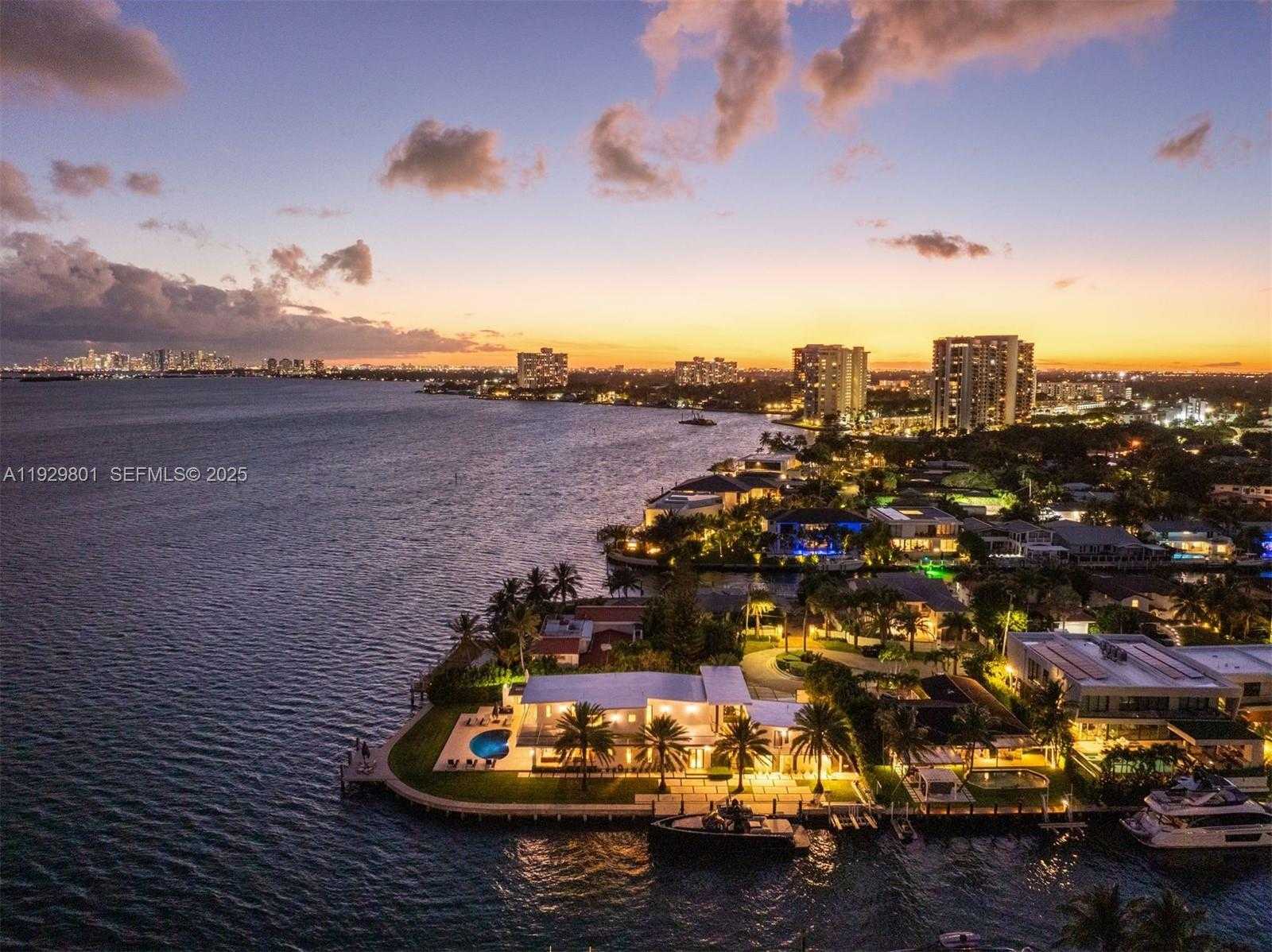 Small Image of 1995 NORTH EAST 118TH RD, North Miami Number 39