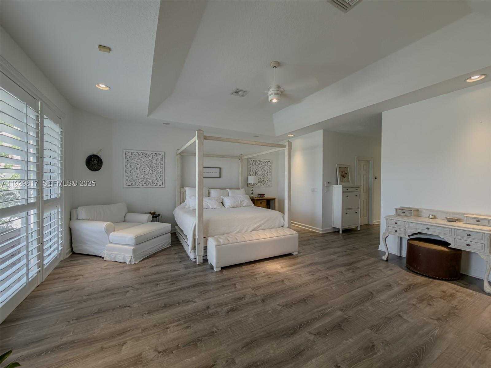 Small Image of 2950 MEDINAH, Weston Number 28