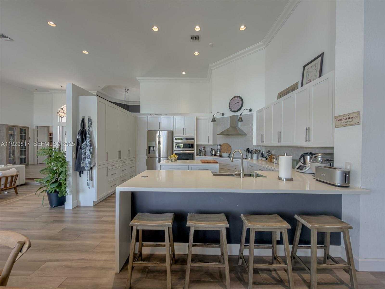 Small Image of 2950 MEDINAH, Weston Number 32