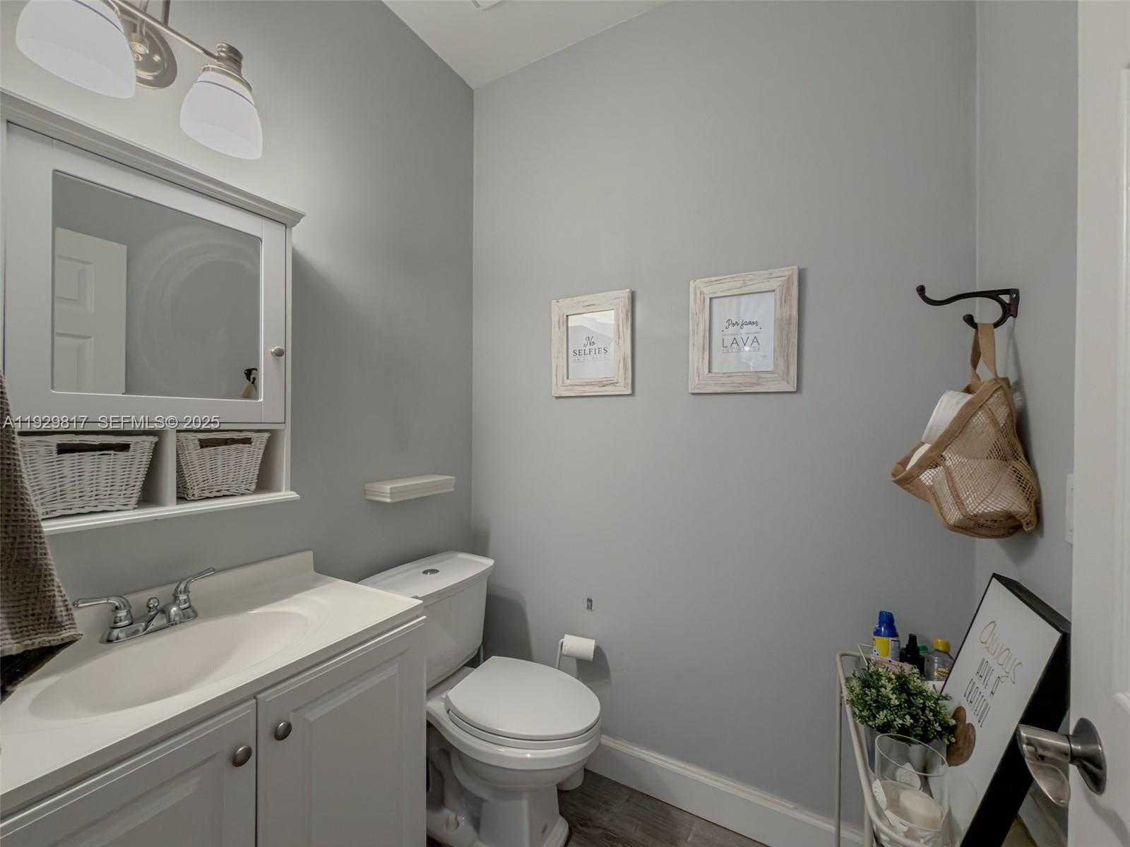 Small Image of 2950 MEDINAH, Weston Number 38