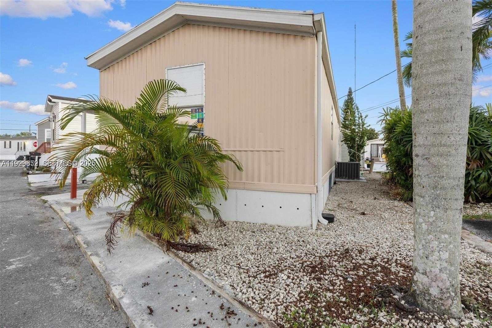 Small Image of 17350 SOUTH WEST 232ND ST LOT 29, Miami Number 11