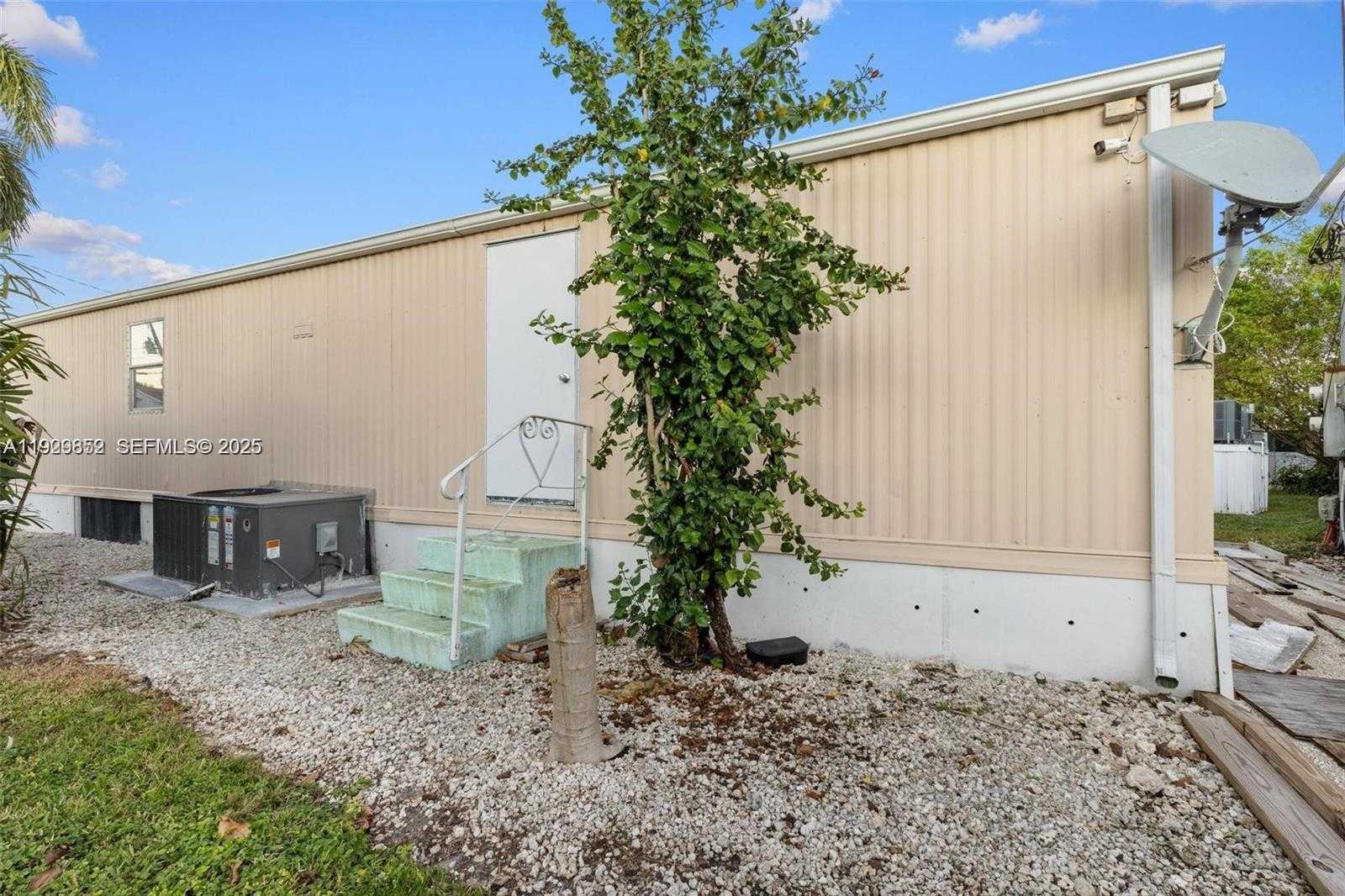 Small Image of 17350 SOUTH WEST 232ND ST LOT 29, Miami Number 12