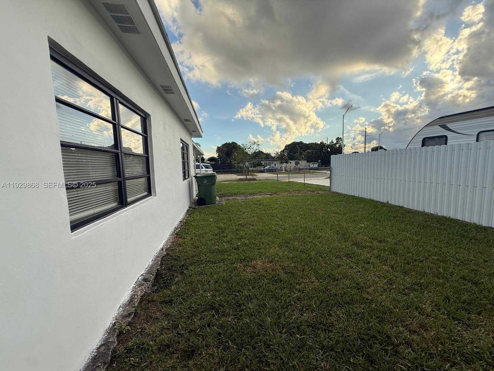 Imagen de Pequeño Objeto