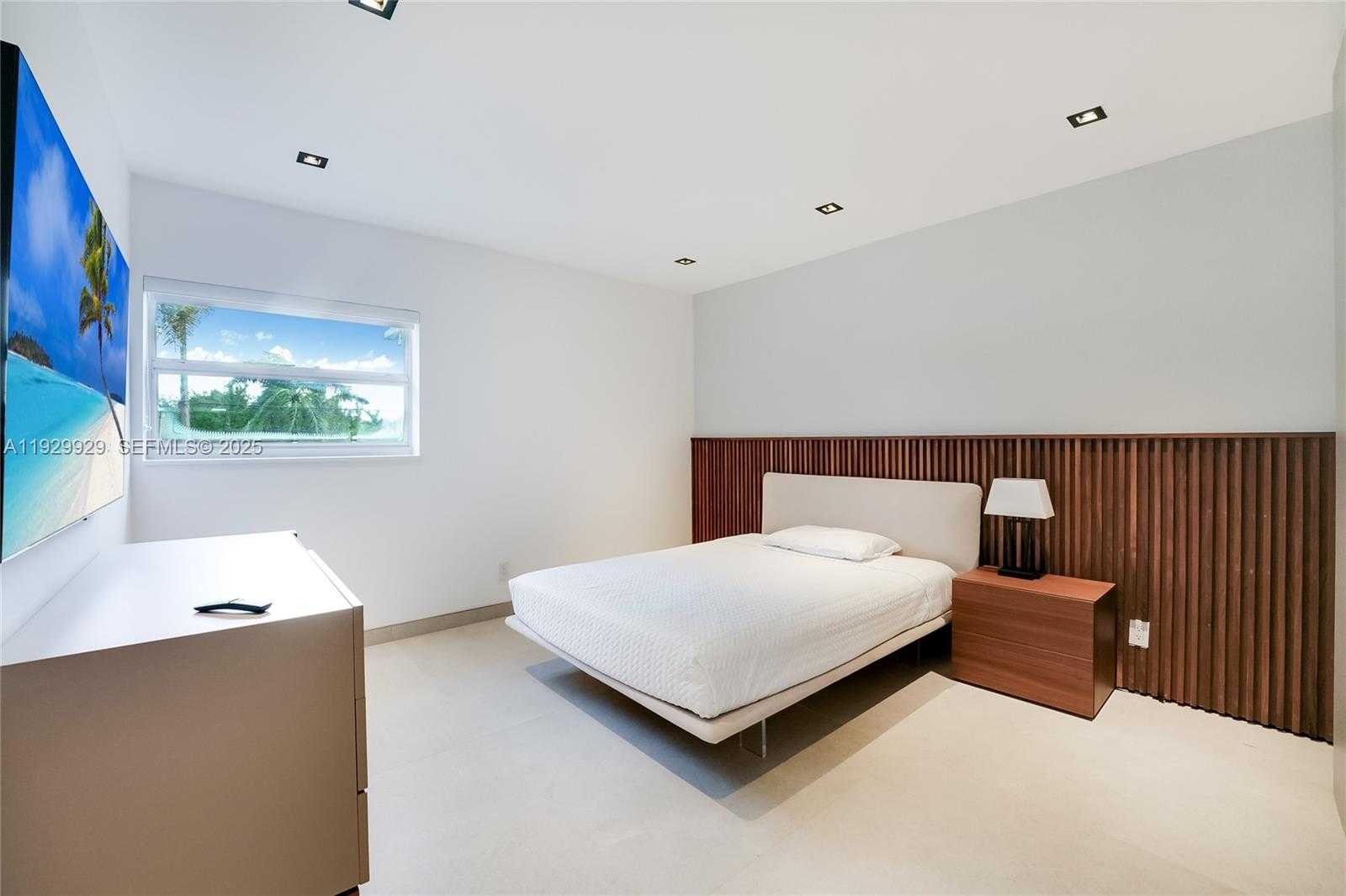 Small Image of 431 LAYNE BLVD, Hallandale Beach Number 13