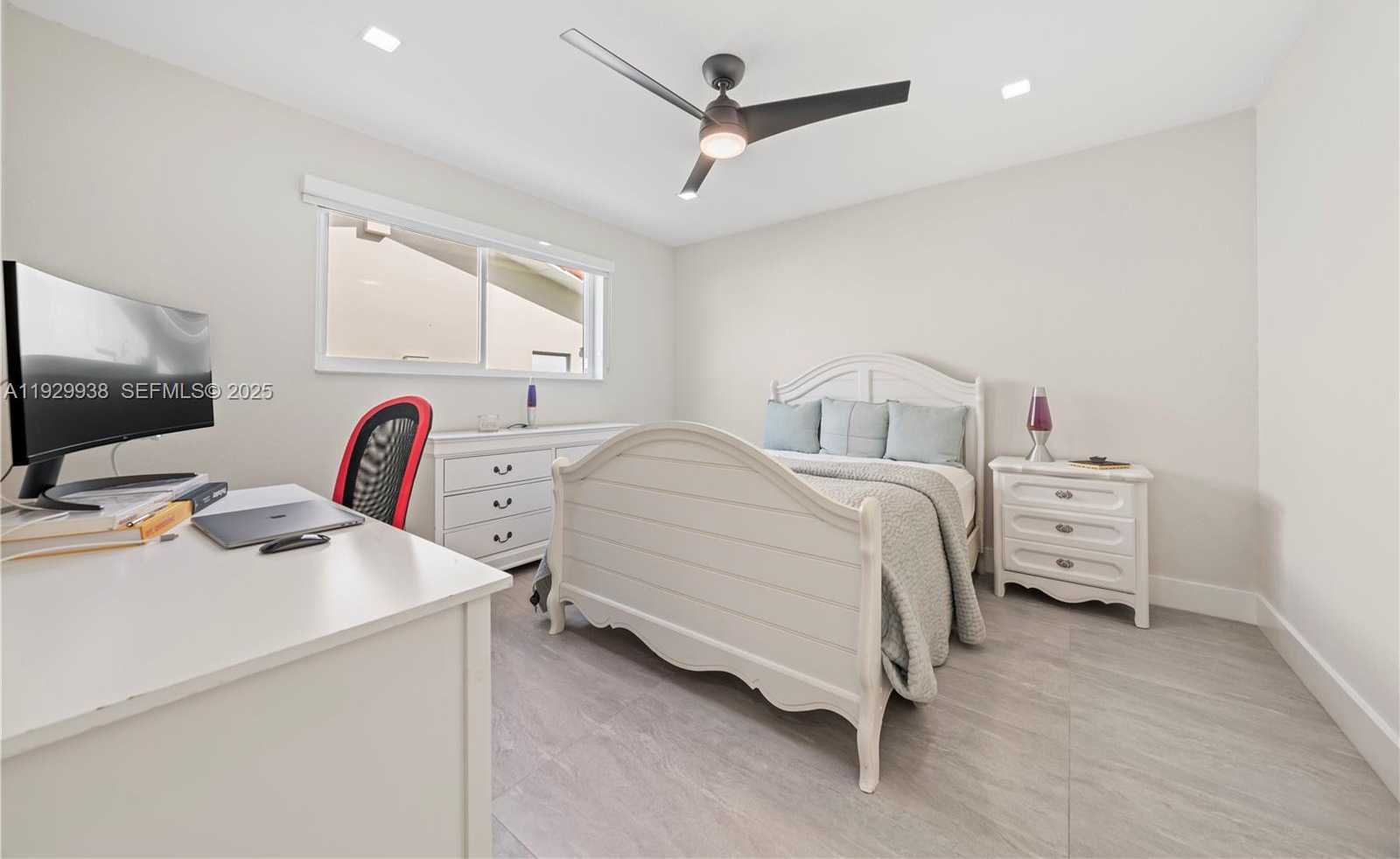 Imagen de Pequeño Objeto