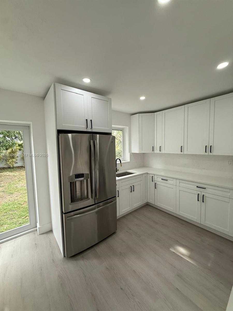 Small Image of 4366 SOUTH WEST 5TH TER, Miami Number 13