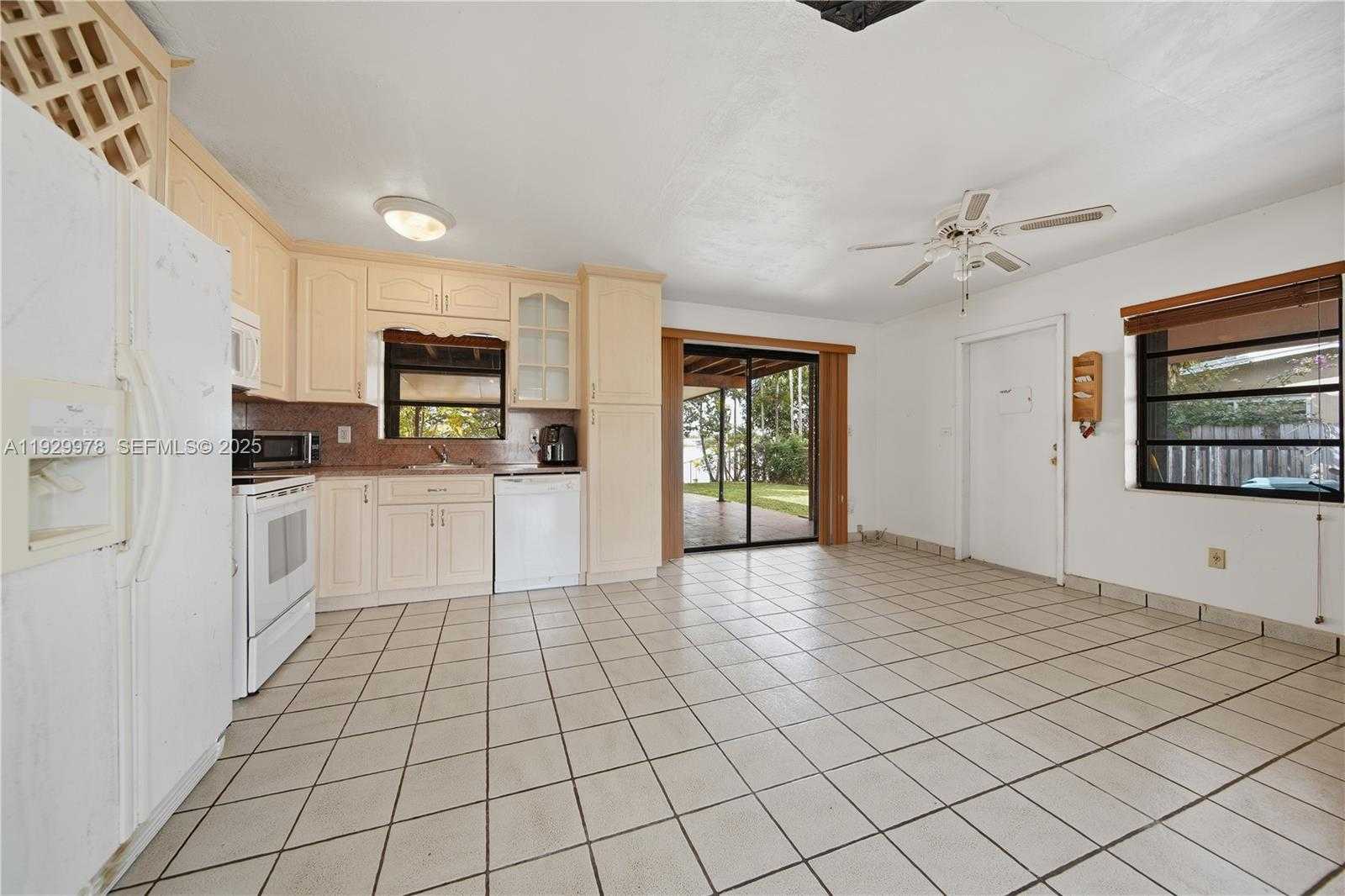 Small Image of 10730 SOUTH WEST 51ST DR, Miami Number 6