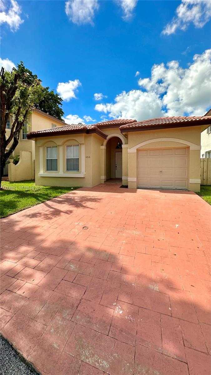 Small Image of 4316 NORTH WEST 113TH CT, Doral Number 1