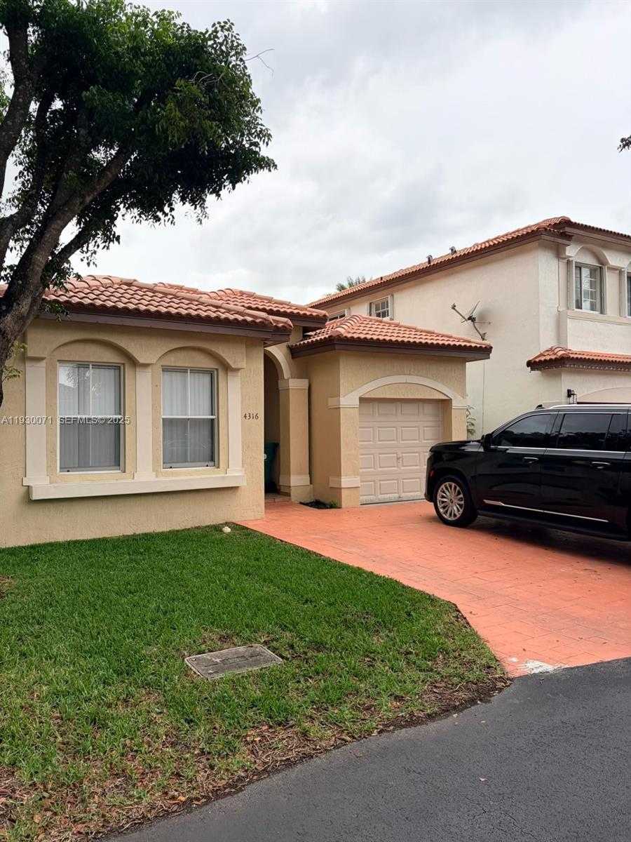 Small Image of 4316 NORTH WEST 113TH CT, Doral Number 3