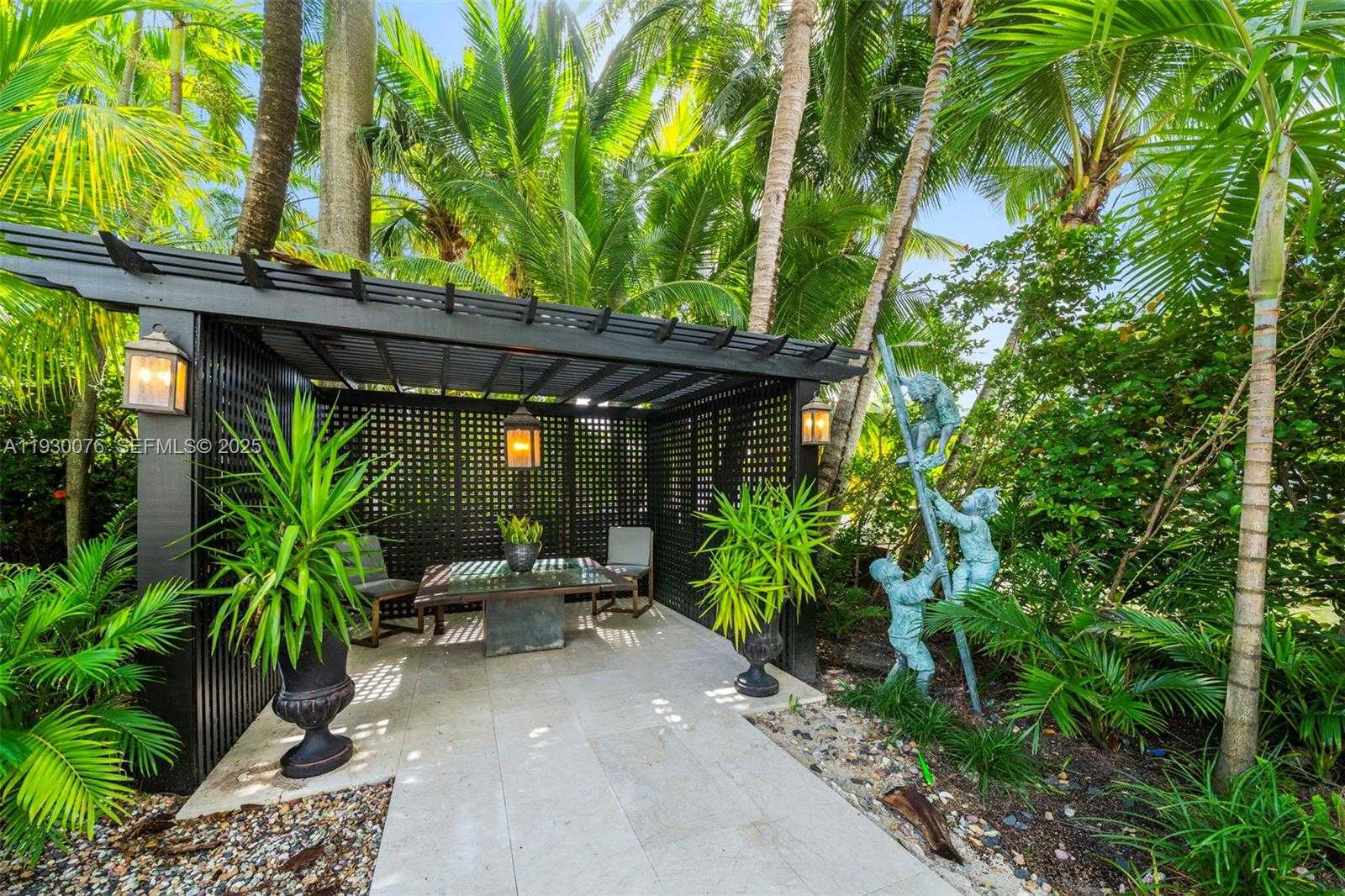 Small Image of 980 BELLE MEADE ISLAND DR, Miami Number 12