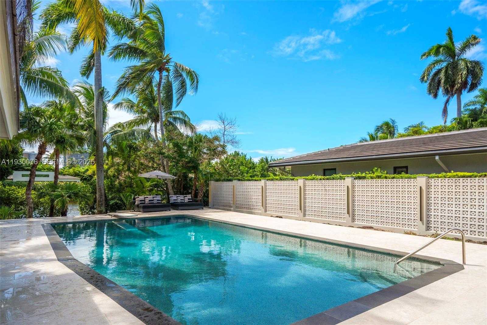 Small Image of 980 BELLE MEADE ISLAND DR, Miami Number 13