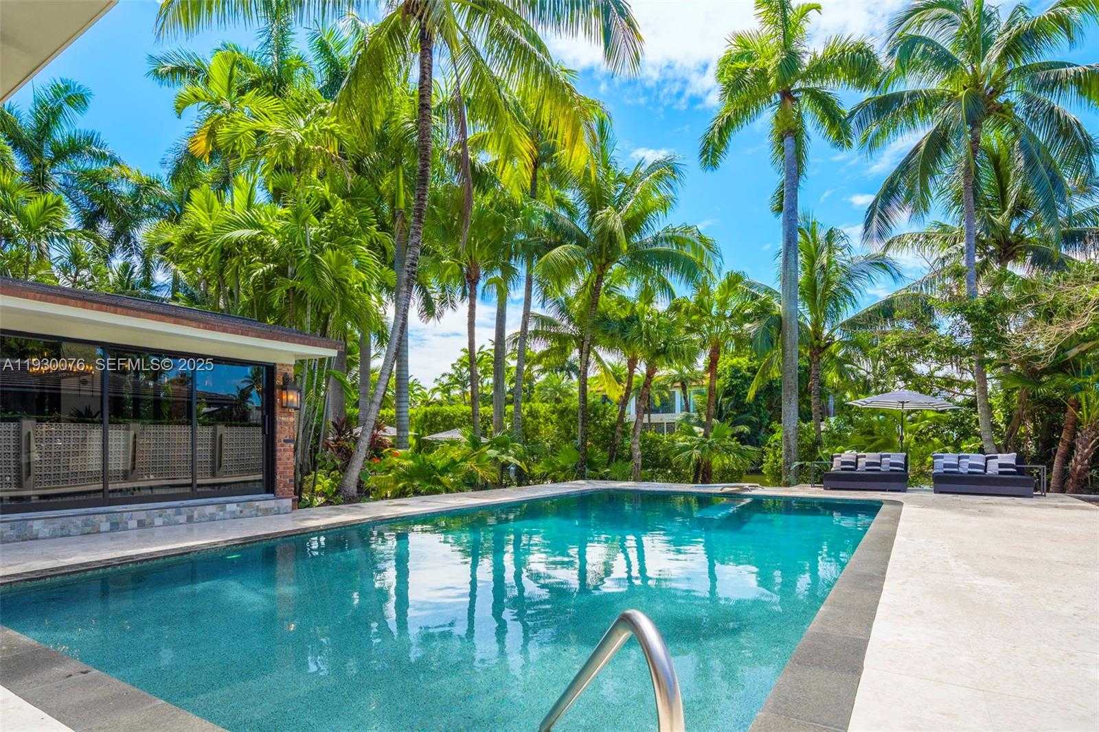 Small Image of 980 BELLE MEADE ISLAND DR, Miami Number 14