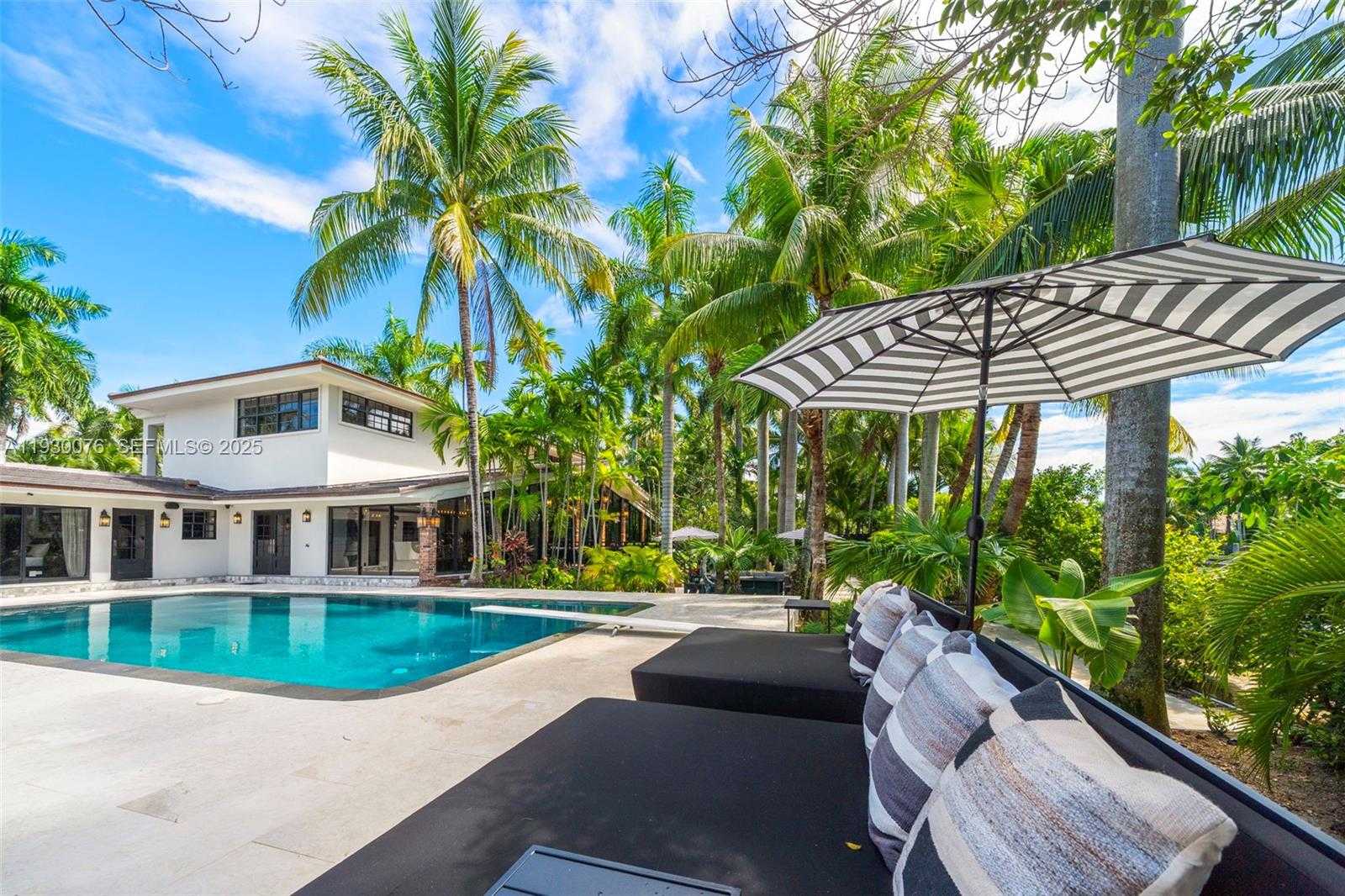 Small Image of 980 BELLE MEADE ISLAND DR, Miami Number 15