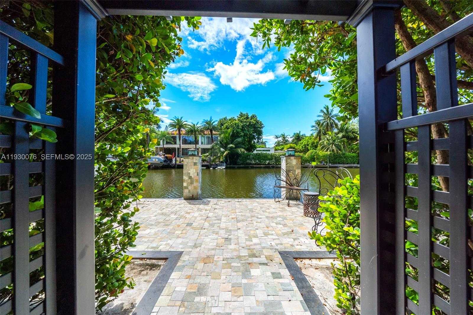 Small Image of 980 BELLE MEADE ISLAND DR, Miami Number 16