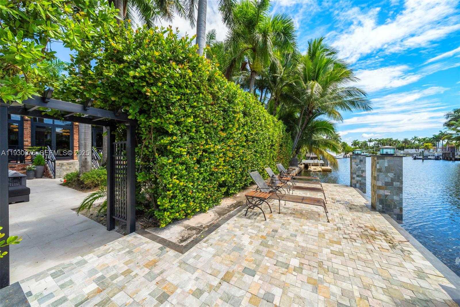 Small Image of 980 BELLE MEADE ISLAND DR, Miami Number 17