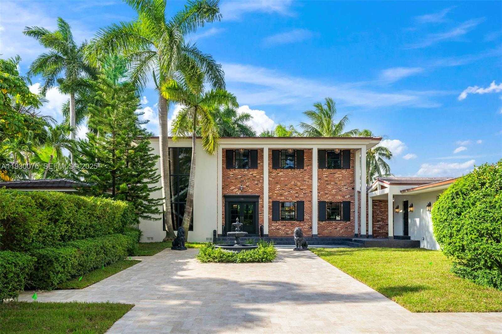 Small Image of 980 BELLE MEADE ISLAND DR, Miami Number 2