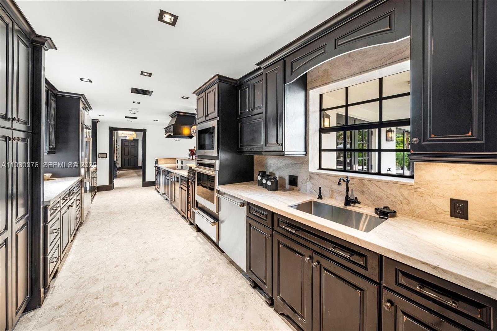 Small Image of 980 BELLE MEADE ISLAND DR, Miami Number 39