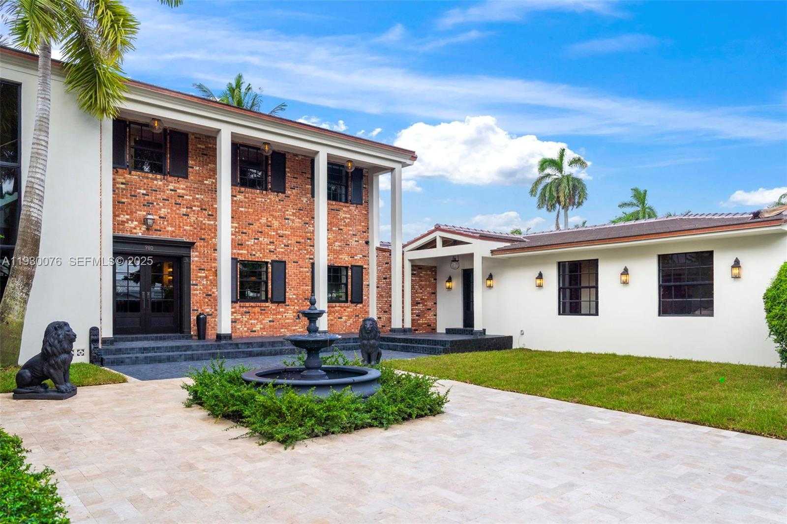 Small Image of 980 BELLE MEADE ISLAND DR, Miami Number 4