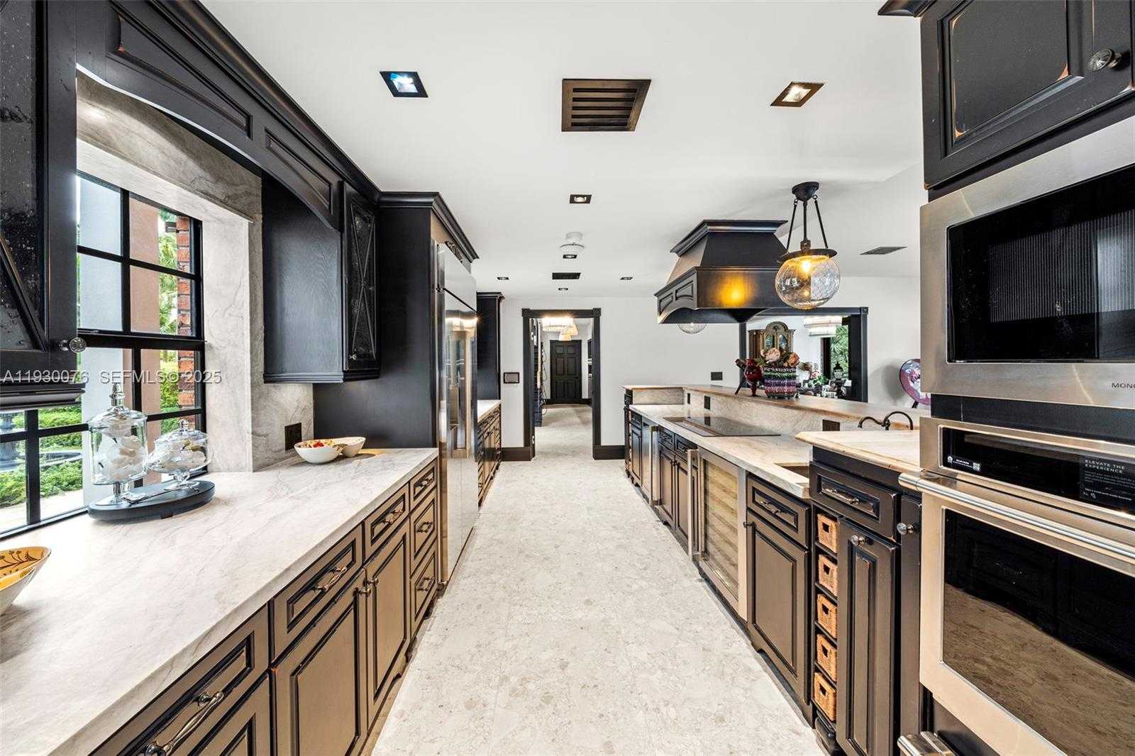 Small Image of 980 BELLE MEADE ISLAND DR, Miami Number 42