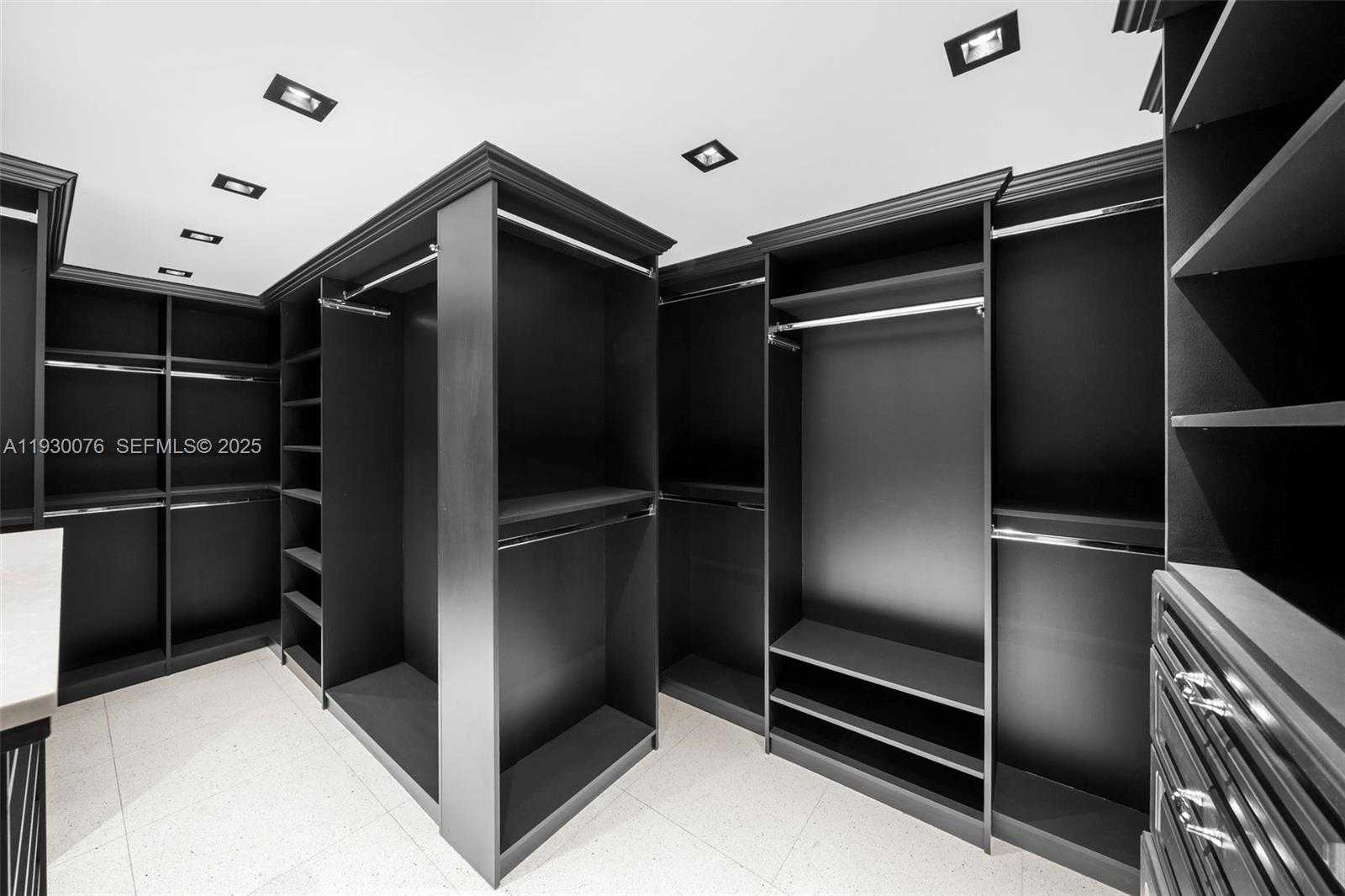 Small Image of 980 BELLE MEADE ISLAND DR, Miami Number 57