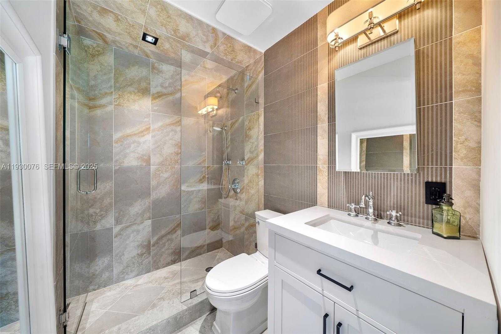 Small Image of 980 BELLE MEADE ISLAND DR, Miami Number 62