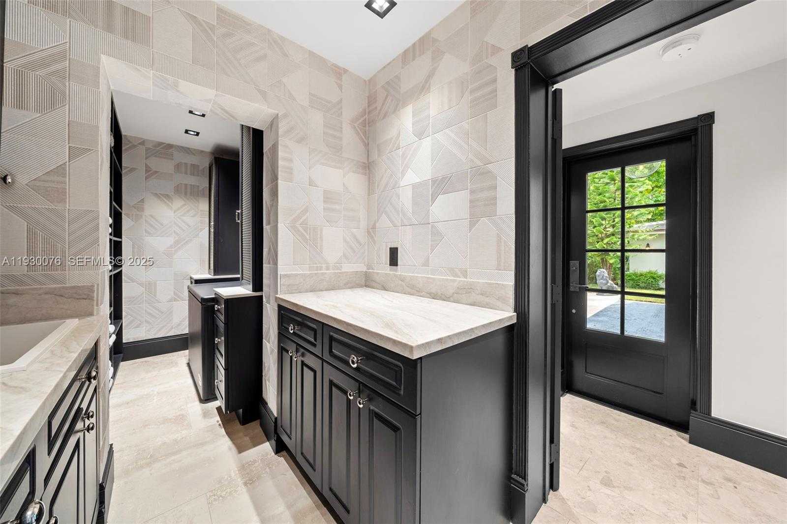 Small Image of 980 BELLE MEADE ISLAND DR, Miami Number 65