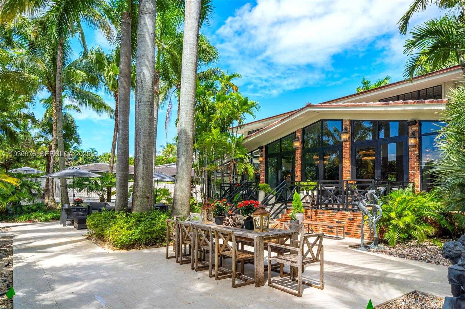 Small Image of 980 BELLE MEADE ISLAND DR, Miami Number 7