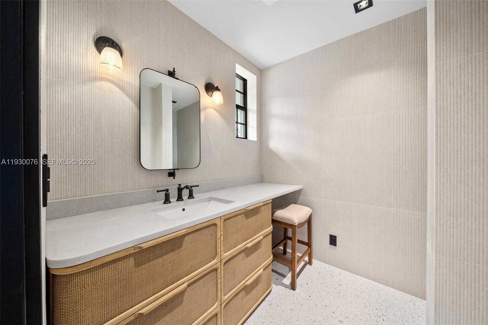 Small Image of 980 BELLE MEADE ISLAND DR, Miami Number 73