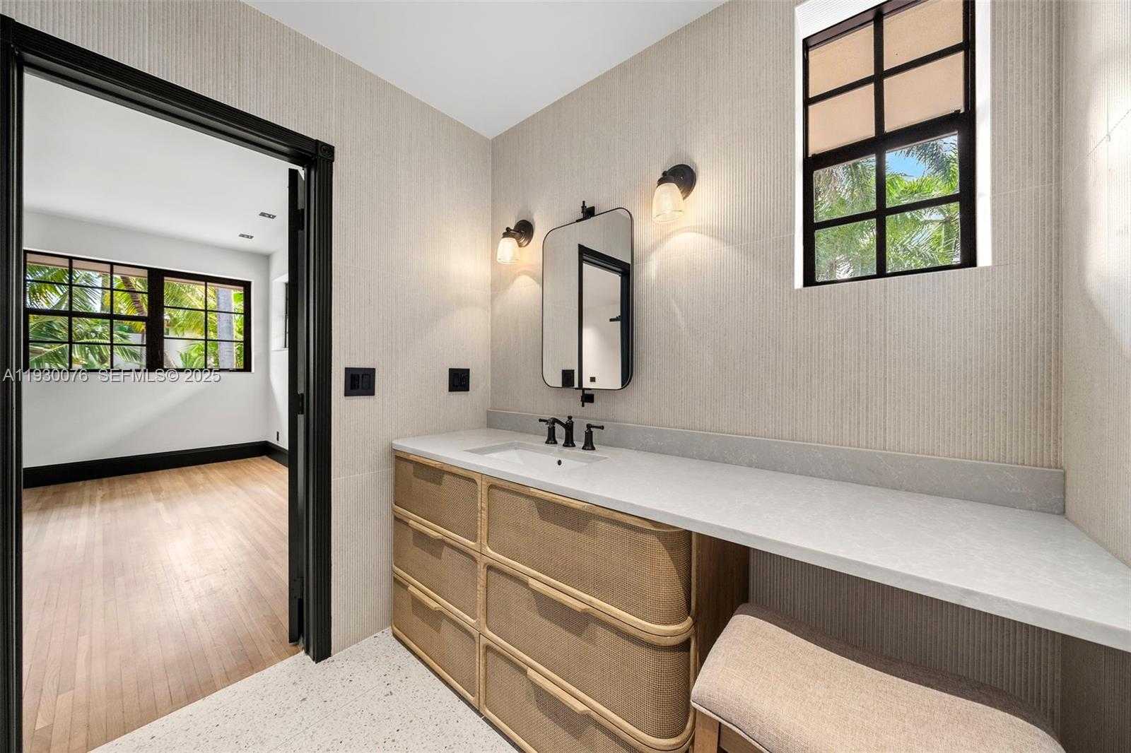 Small Image of 980 BELLE MEADE ISLAND DR, Miami Number 74