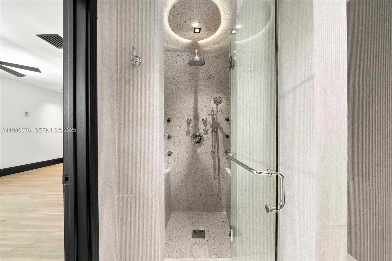 Small Image of 980 BELLE MEADE ISLAND DR, Miami Number 81