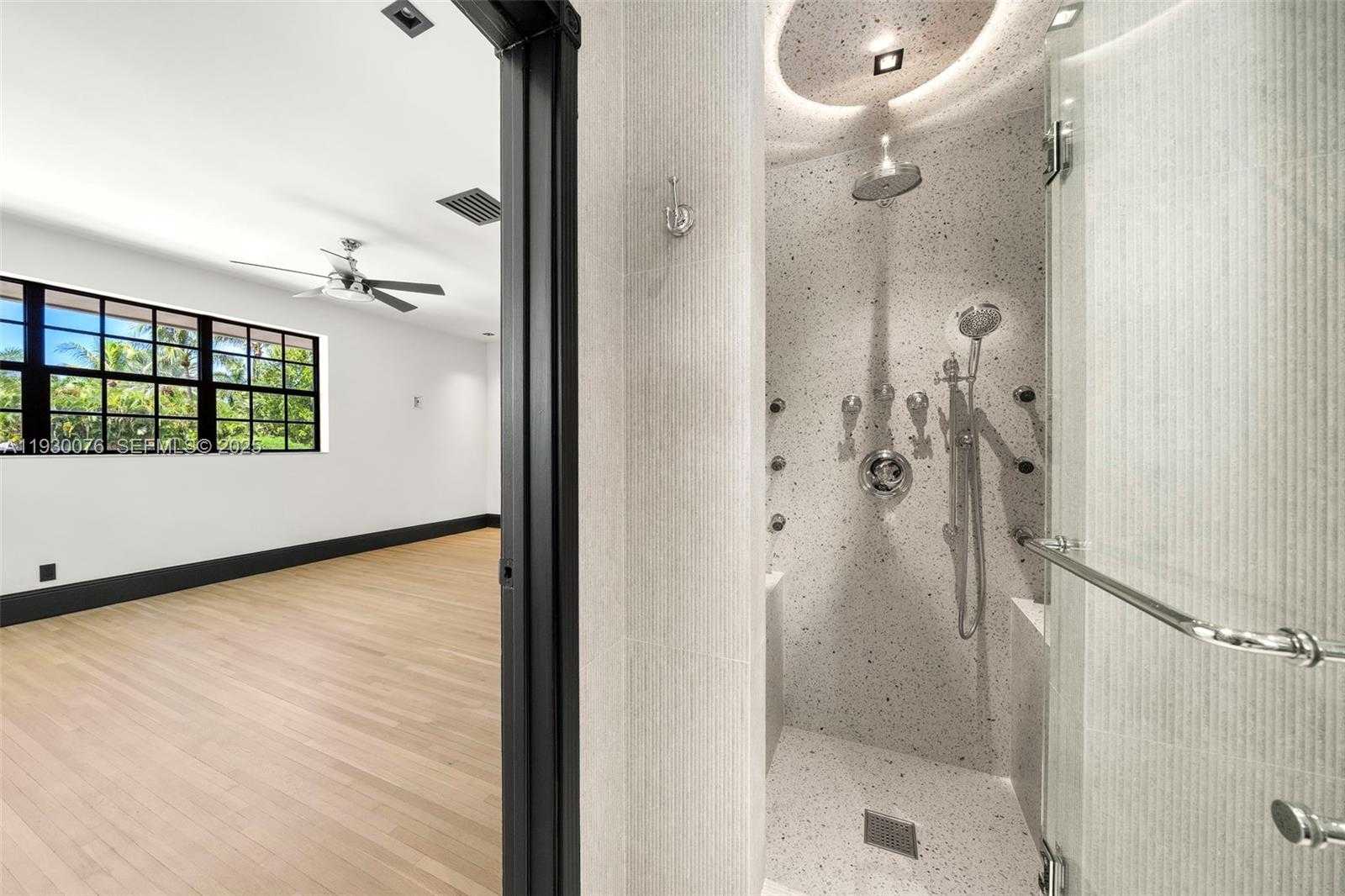 Small Image of 980 BELLE MEADE ISLAND DR, Miami Number 82