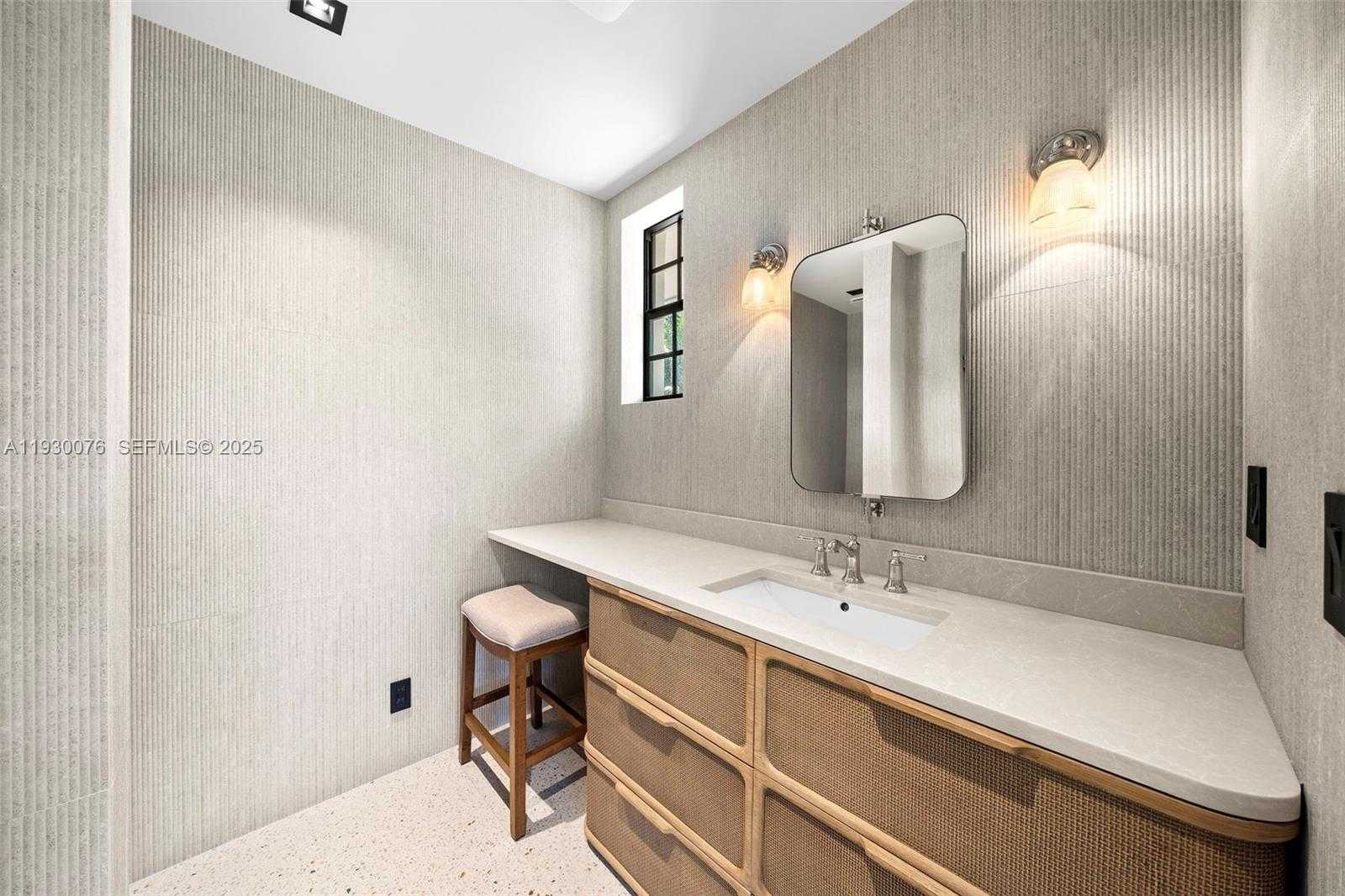 Small Image of 980 BELLE MEADE ISLAND DR, Miami Number 84