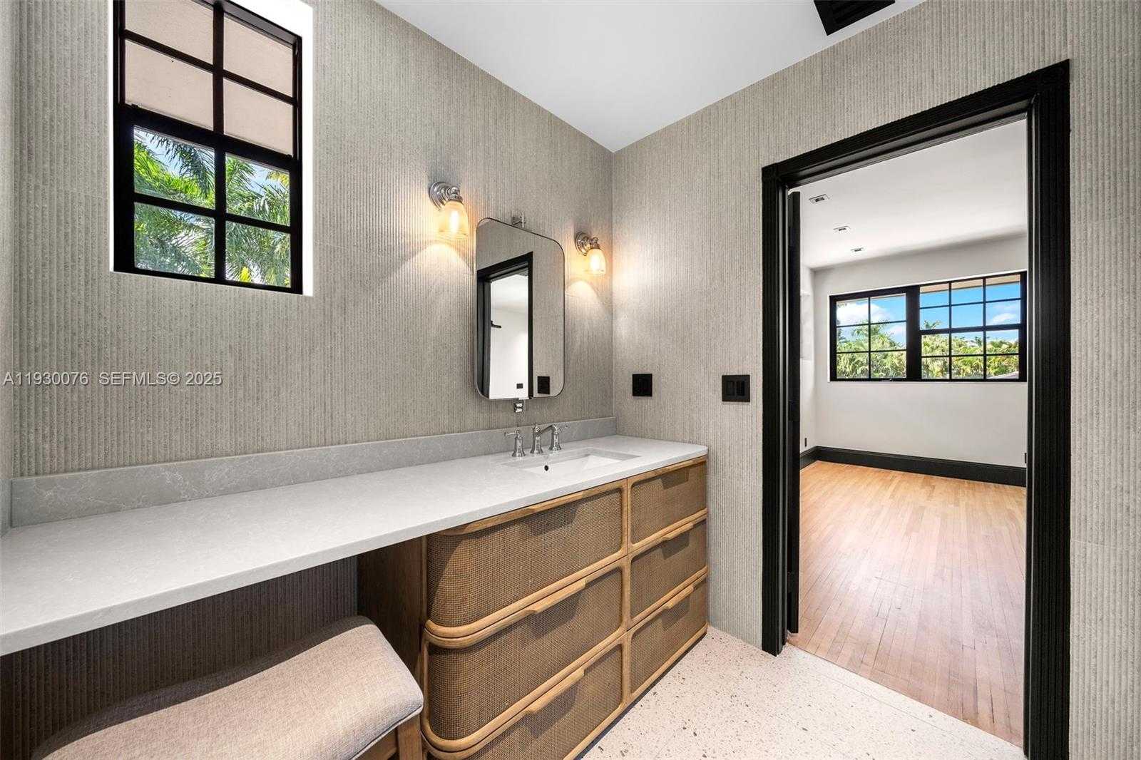 Small Image of 980 BELLE MEADE ISLAND DR, Miami Number 85