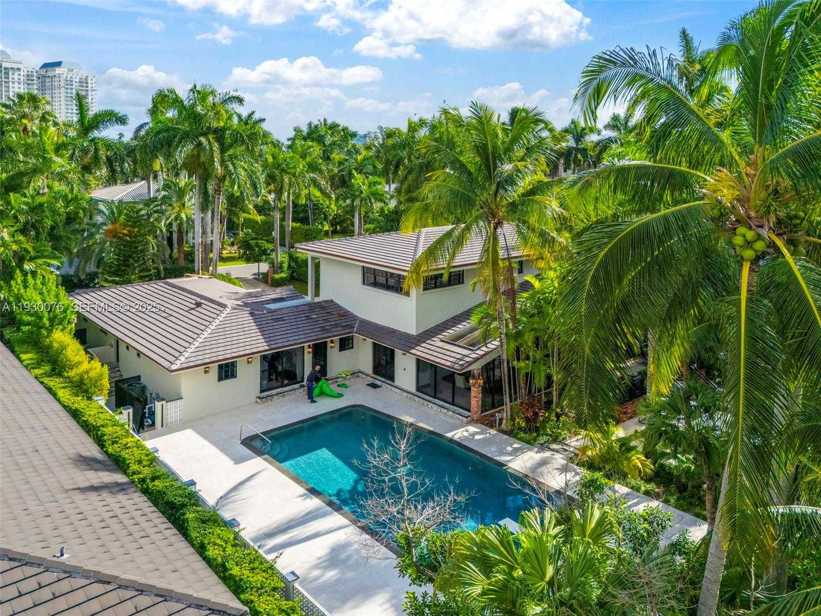 Small Image of 980 BELLE MEADE ISLAND DR, Miami Number 91