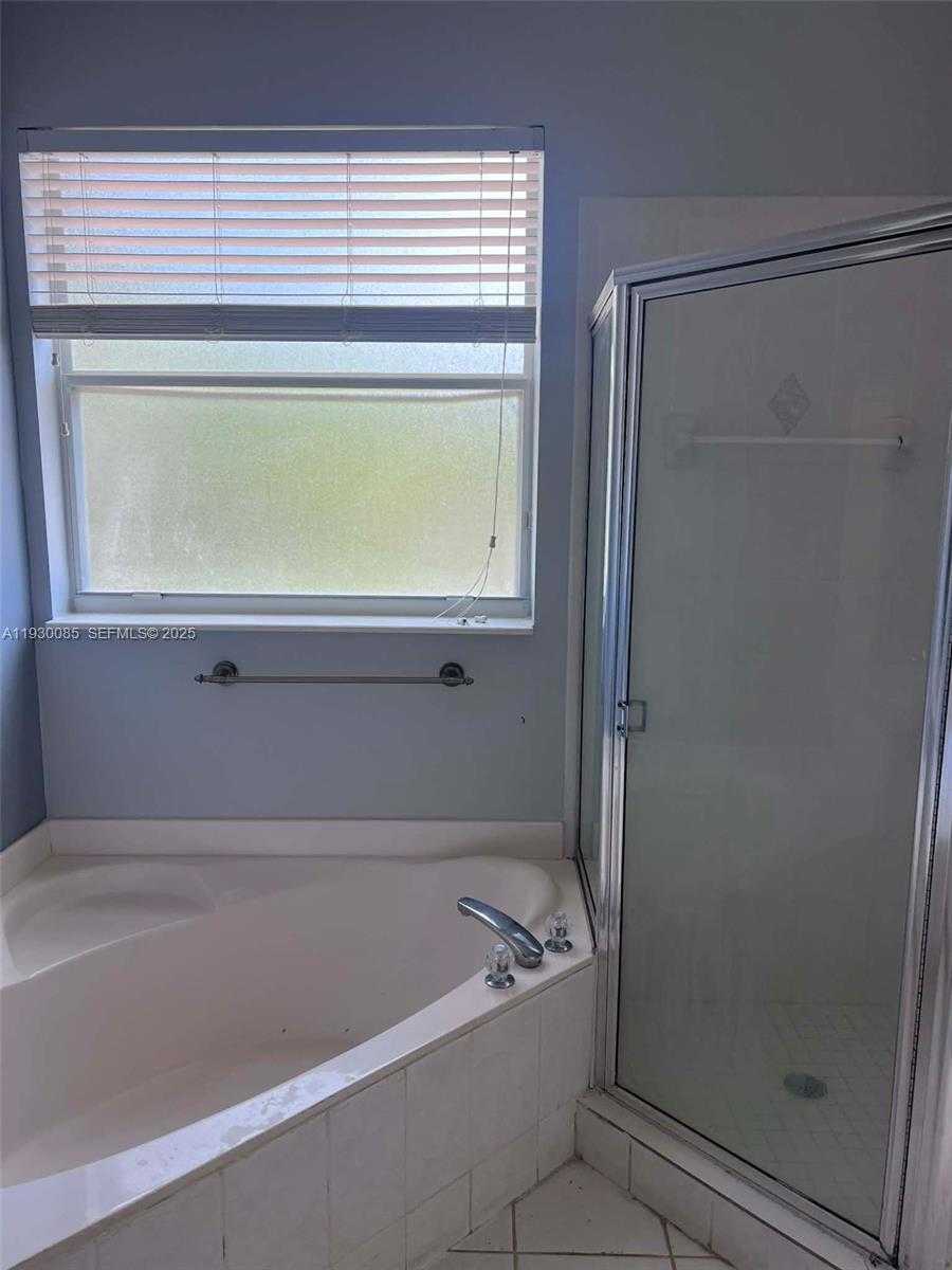 Small Image of 883 SOUTH WEST 142ND PL, Miami Number 5