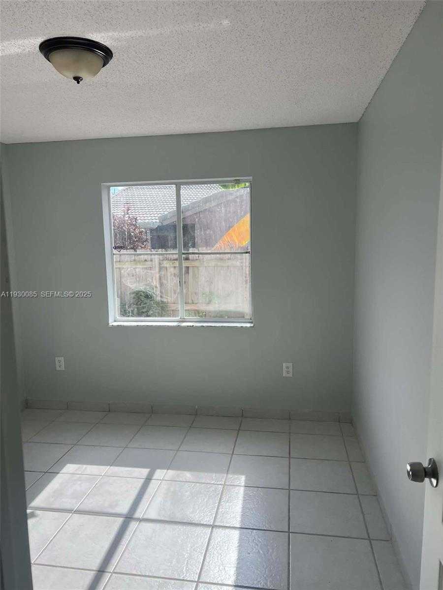 Small Image of 883 SOUTH WEST 142ND PL, Miami Number 6