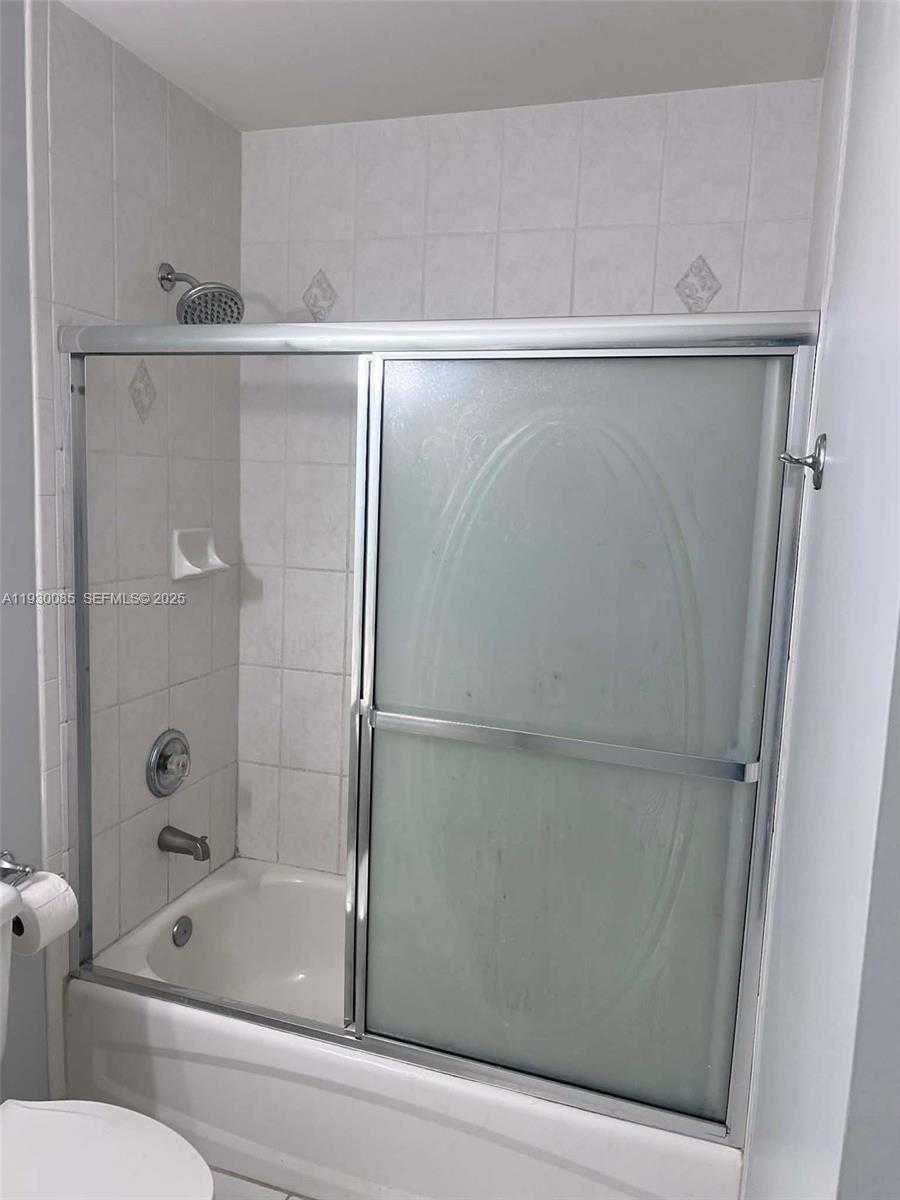 Small Image of 883 SOUTH WEST 142ND PL, Miami Number 7