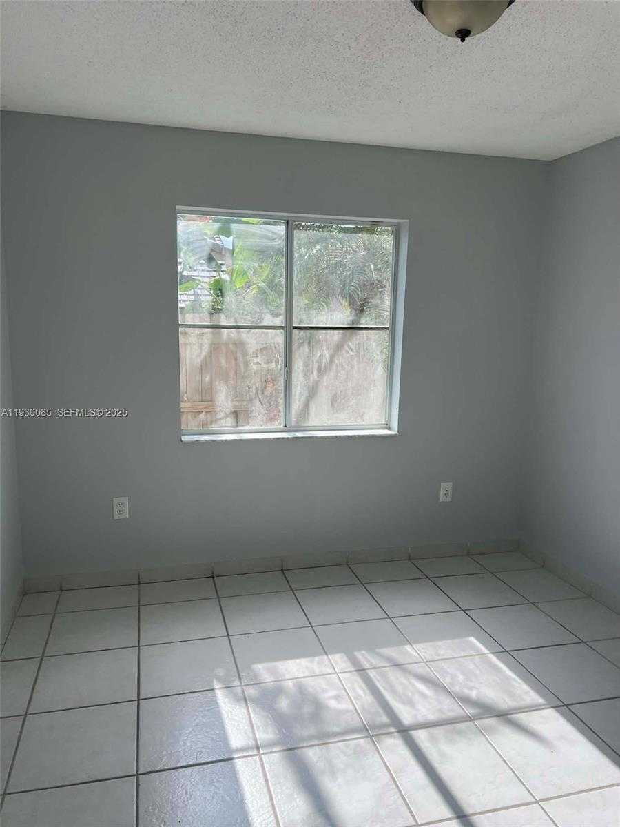 Small Image of 883 SOUTH WEST 142ND PL, Miami Number 8