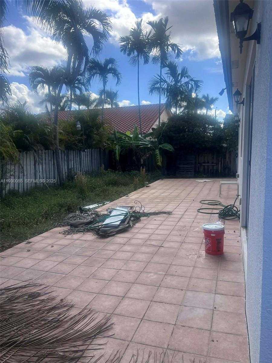 Small Image of 883 SOUTH WEST 142ND PL, Miami Number 9