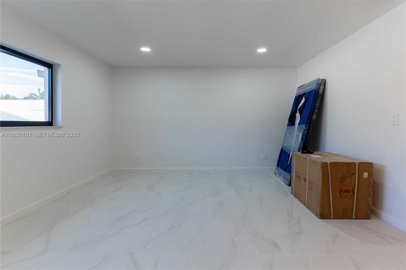 Imagen de Pequeño Objeto