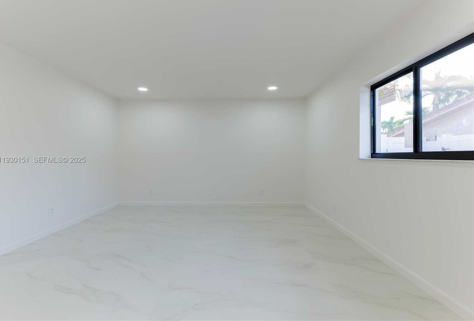 Imagen de Pequeño Objeto