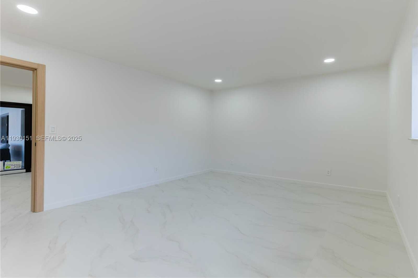 Imagen de Pequeño Objeto