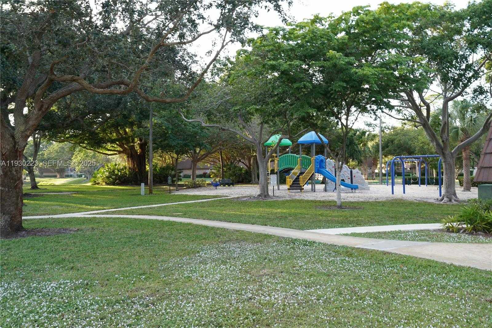 Small Image of 2427 24TH LANE, Palm Beach Gardens Number 56