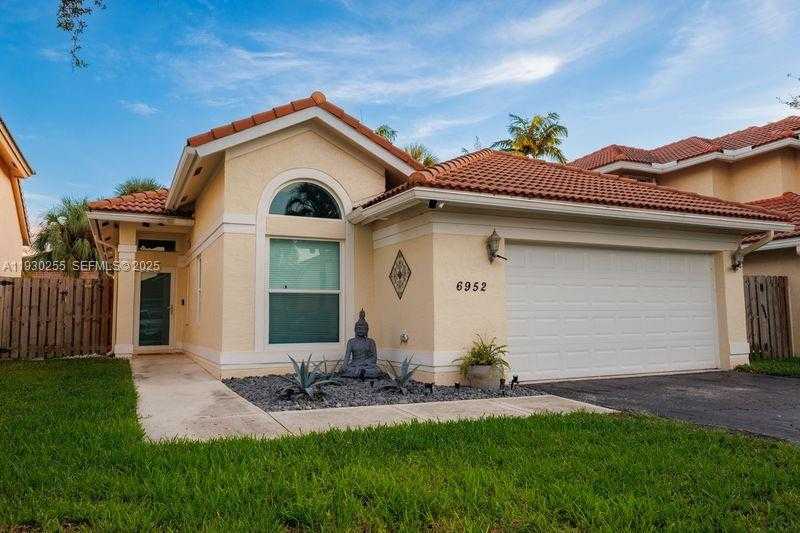 Small Image of 6952 NORTH WEST 27TH CT, Margate Number 33