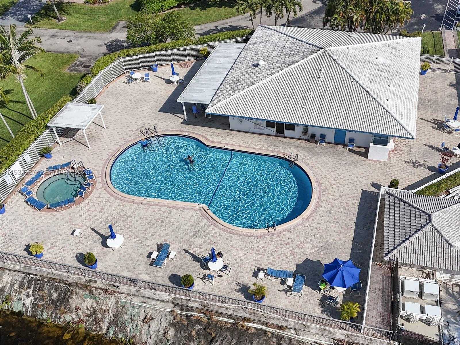 Small Image of 1331 CAMPANELLI DR, Plantation Number 28