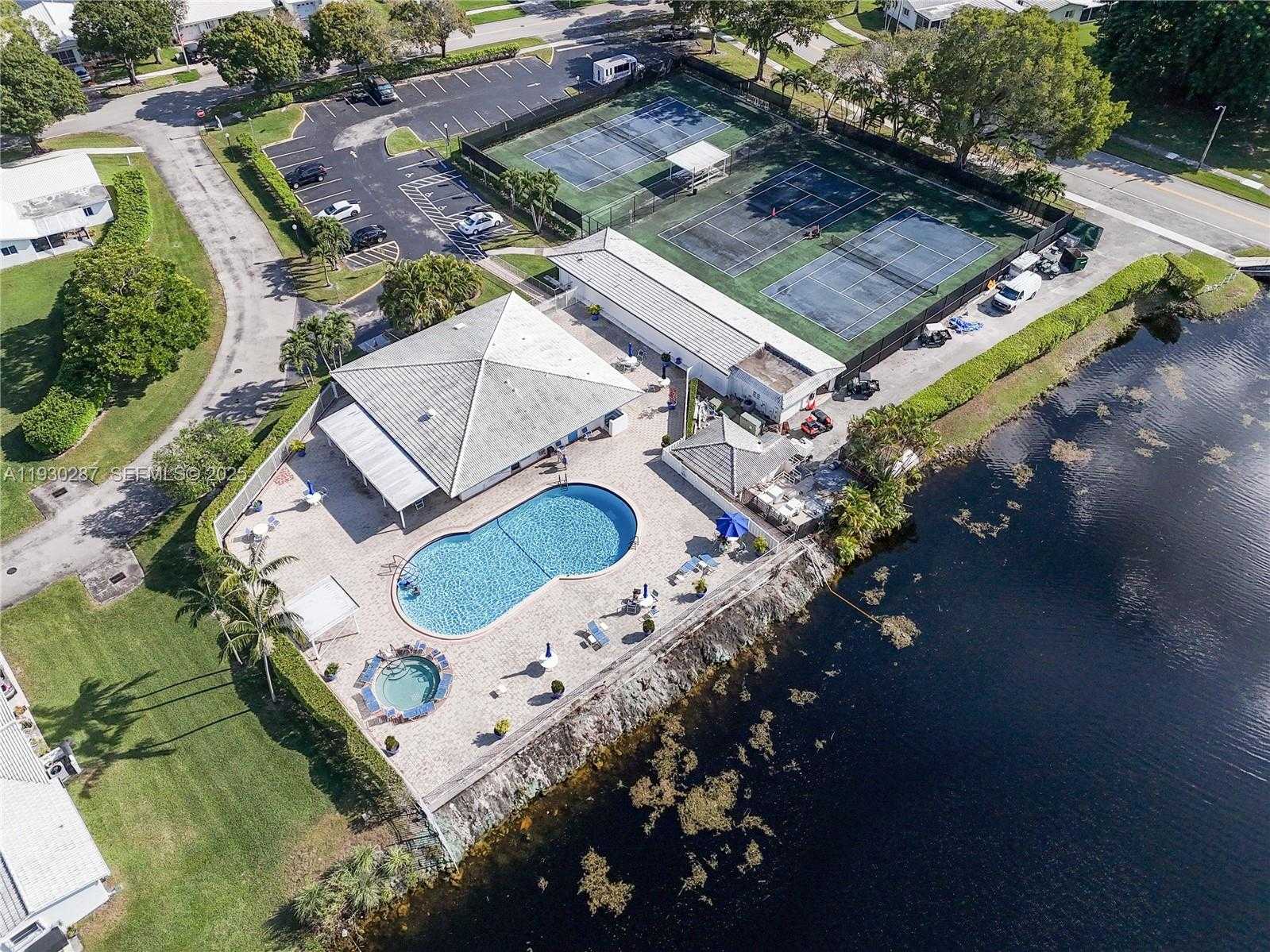 Small Image of 1331 CAMPANELLI DR, Plantation Number 29