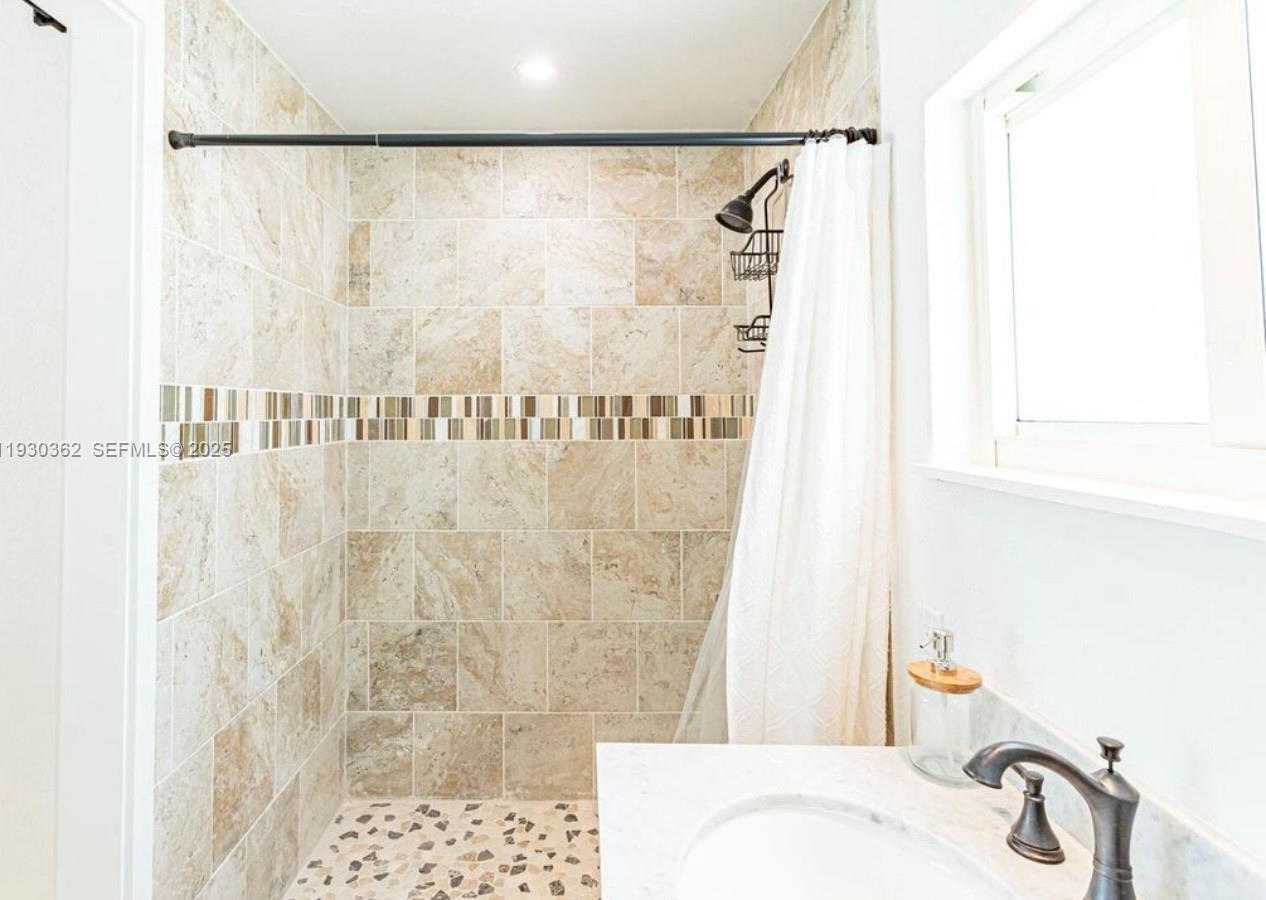 Small Image of 75433 OVERSEAS HWY, Islamorada Number 17